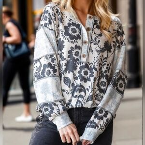 New Heimish Floral Reverse Cotrast Top